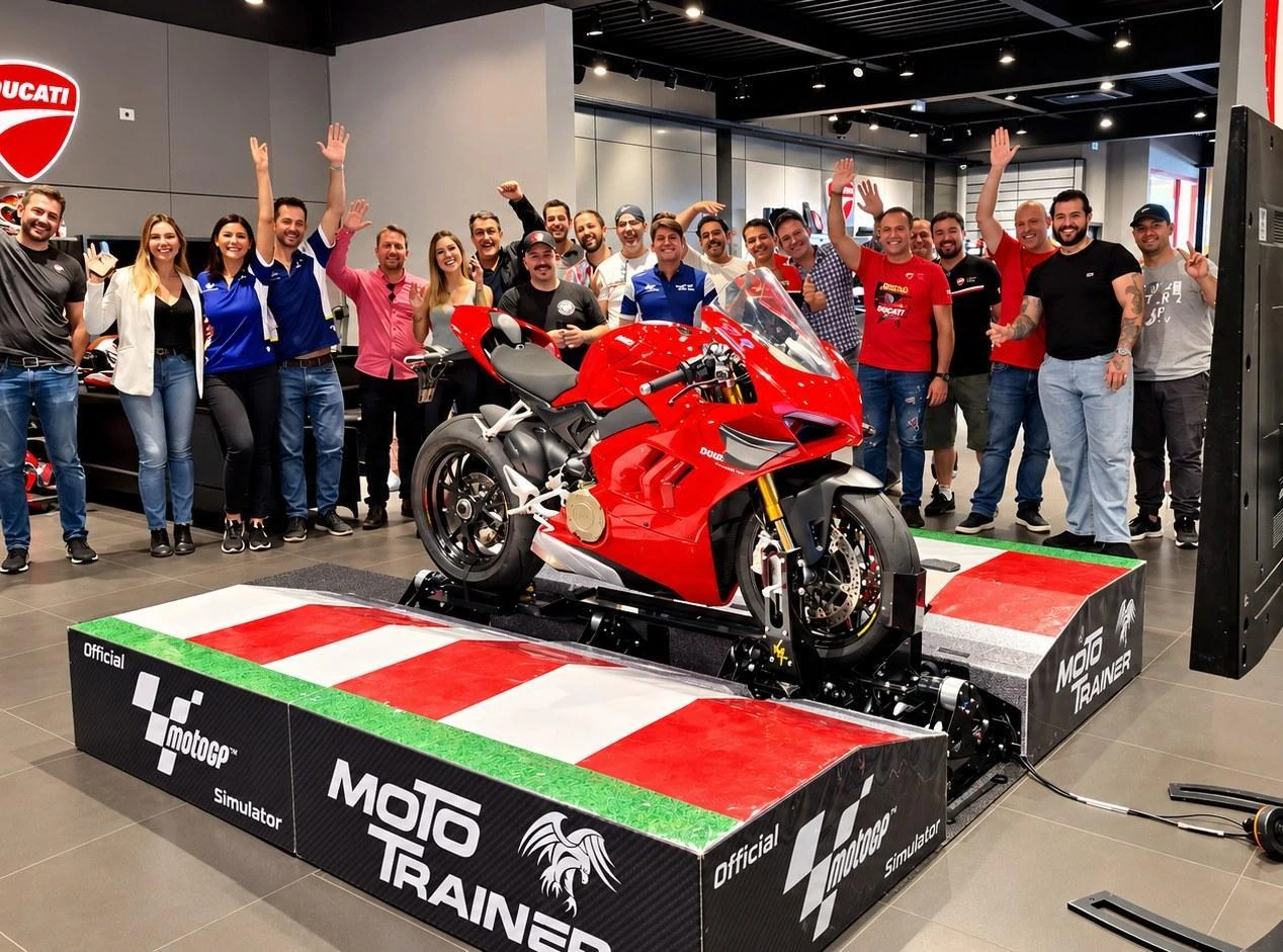 Simulátor Moto Trainer při prezentaci v motocyklovém showroomu